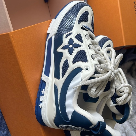 LV sneakers - Picture 4 of 5